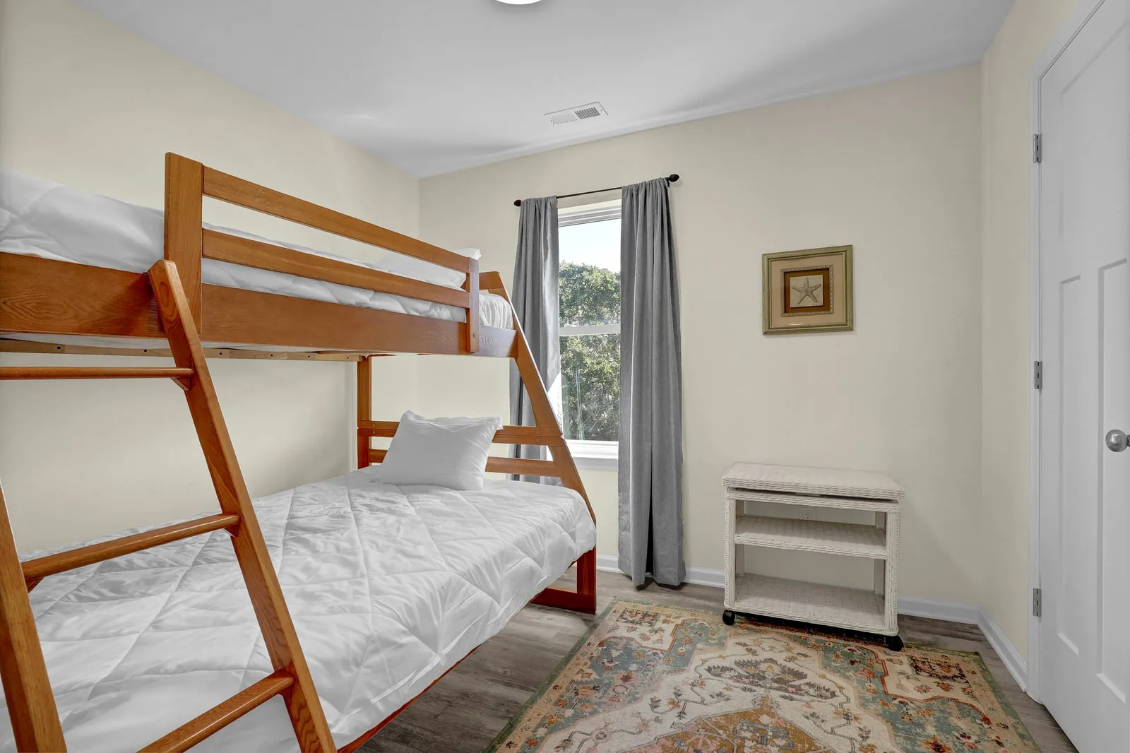 Bunk room, part of how Sound to Sea comfortably sleeps 11